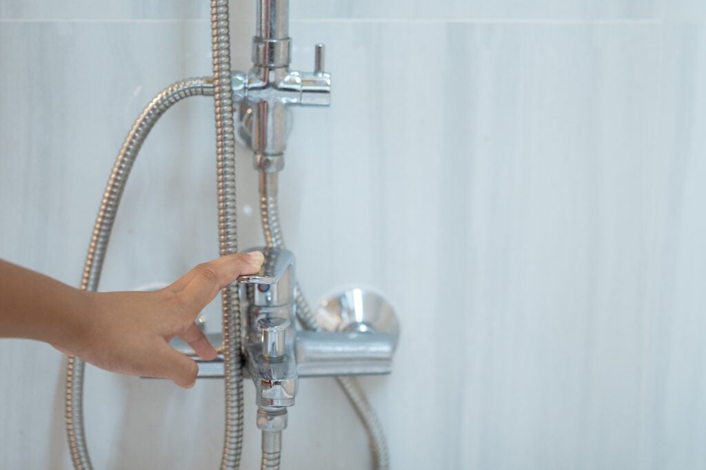 Hand adjusting shower faucet